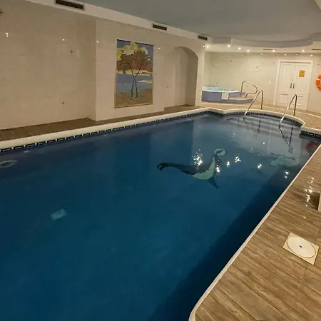 ヴィラ Marbesa With Jacuzzi