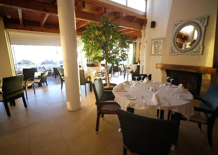 Marbesa With Jacuzzi Villa *